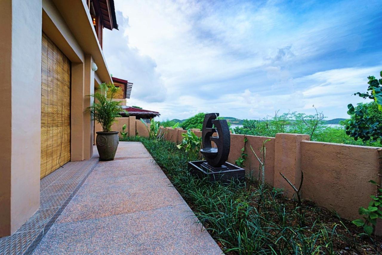 Bruce'S Hideout Hotel Bumbang Exterior photo