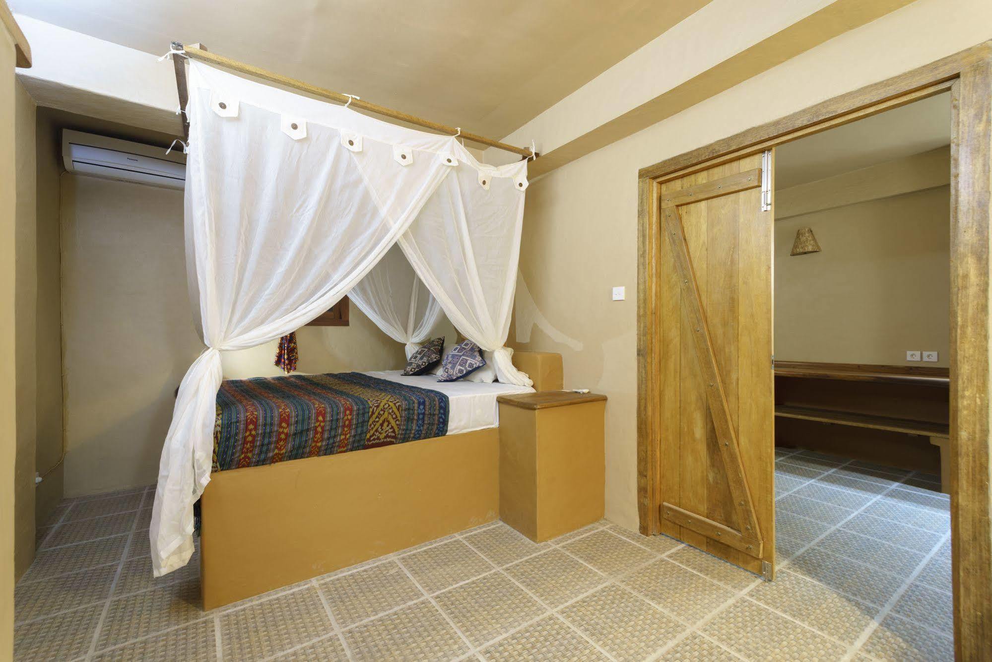 Bruce'S Hideout Hotel Bumbang Exterior photo